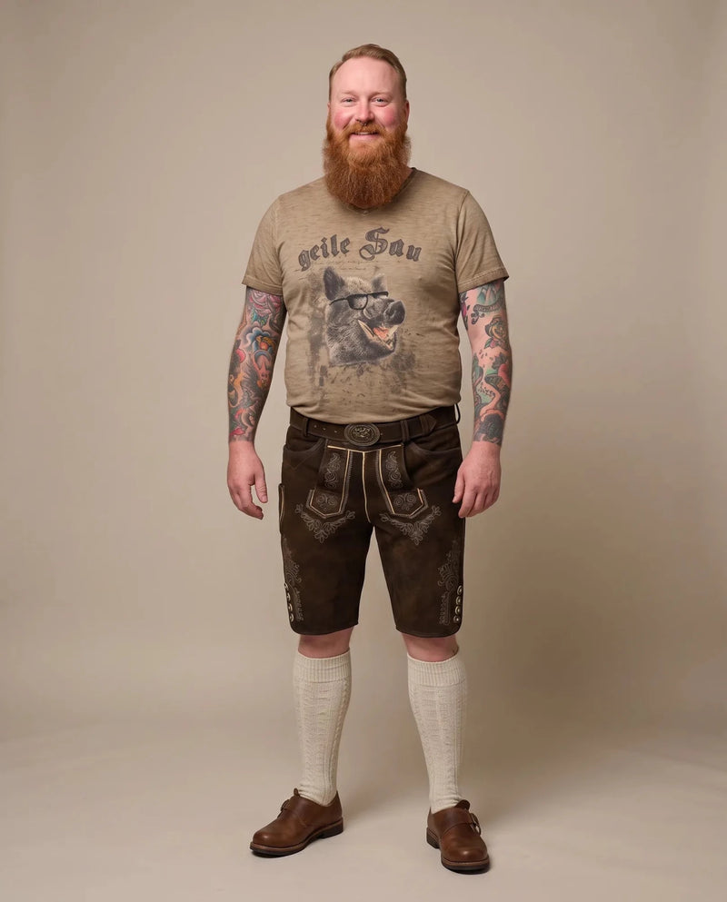 FEIKO Herren-Shirt Hellbraun am Model, Vorderansicht – Hangowear