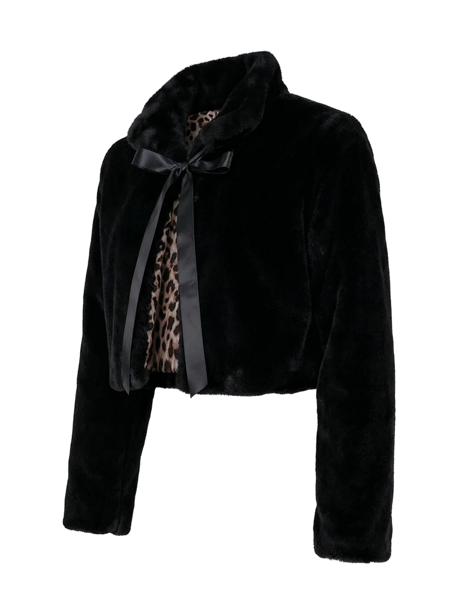 MODELL: GRIT