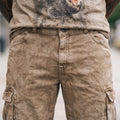 HECTOR CARGO Herren-Hose Schlamm Detailansicht am Model – Hangowear