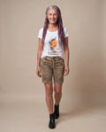 HENDRINA LONG-SHORT Damen-Hose Schlamm am Model in Bewegung – Hangowear