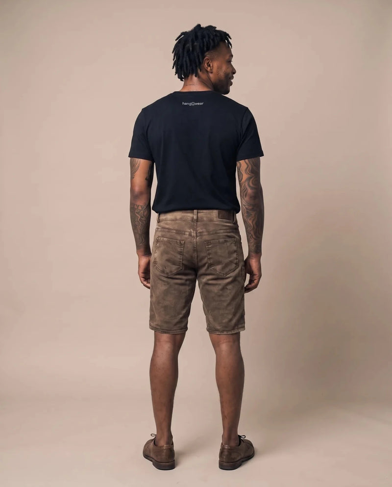 HENRI Herren-Hose Schlamm am Model, Rückansicht – Hangowear