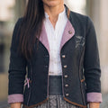 LARA Damen-Jacke Anthrazit Detailansicht am Model – Hangowear