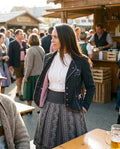LARA Damen-Jacke Anthrazit am Model auf dem Herbstmarkt – Hangowear