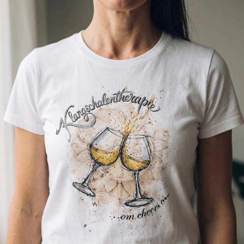 MARGA Damen-Shirt Weiß Druckdetail am Model – Hangowear