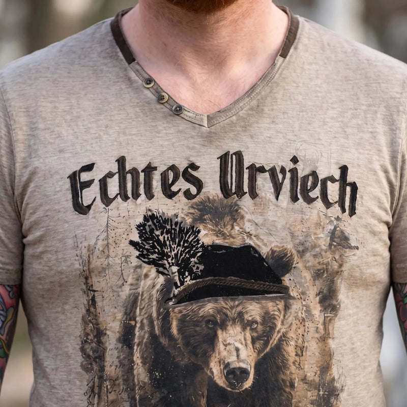 MIRKO Herren-Shirt Greige Druckdetail am Model – Hangowear