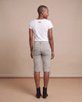 OVIDA BERMUDA Damen-Hose Hellgrau am Model, Rückansicht – Hangowear