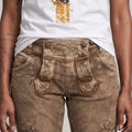 OVIDA BERMUDA Damen-Hose Schlamm Detailansicht am Model – Hangowear