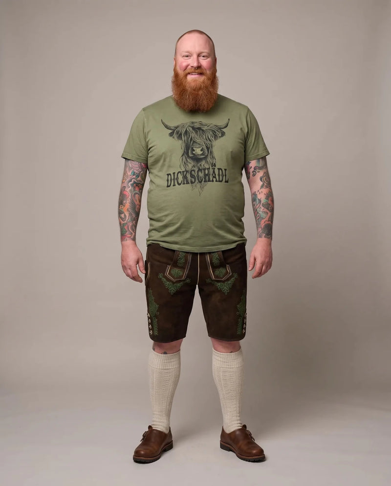 QANI MEN Herren-Shirt Oliv am Model, Vorderansicht – Hangowear