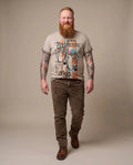 RETRO SKI Herren-Shirt Beige am Model in Bewegung – Hangowear