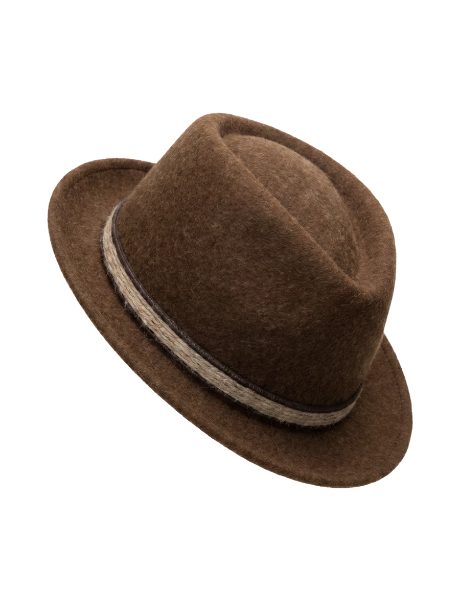 MODELL: TRILBY DAVIS