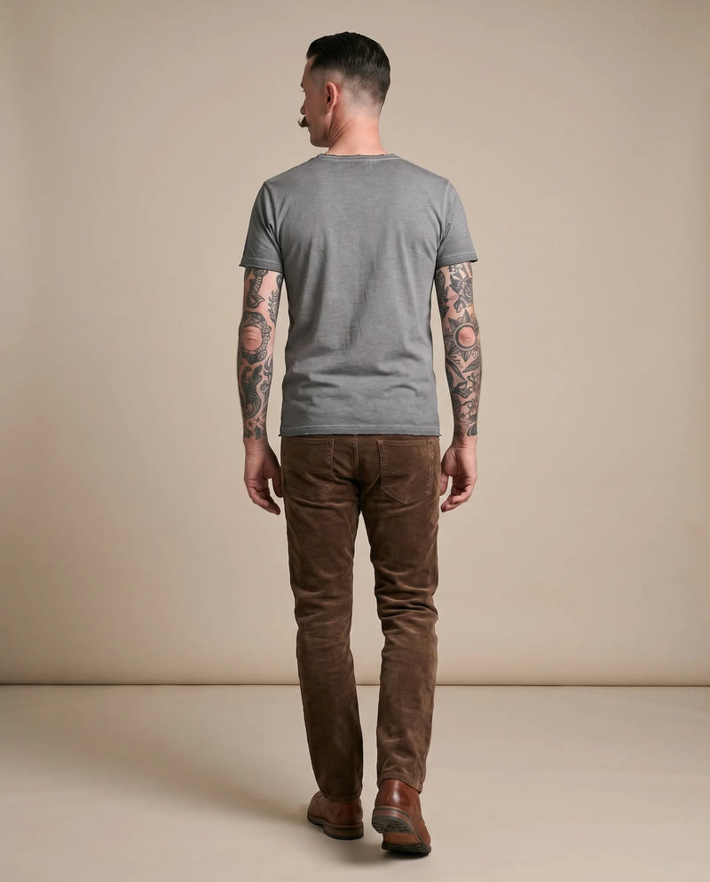 WAHRE LIEBE Herren-Shirt Grau am Model in Bewegung – Hangowear