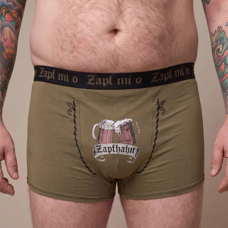 ZAPFHAHN Herren-Wäsche Oliv Detailansicht am Model – Hangowear