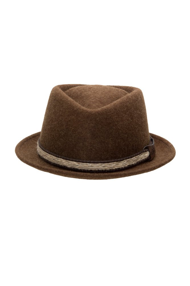 MODELL: TRILBY DAVIS