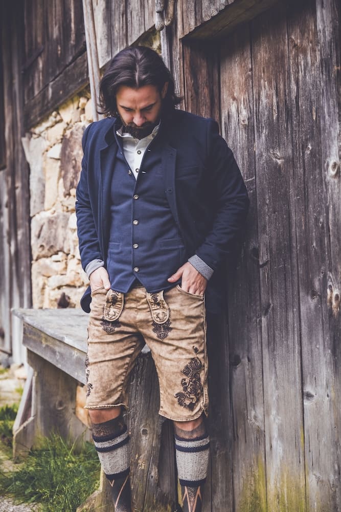HENRI Rückenansicht – Hangowear Herren Vegane Trachten-Bermuda
