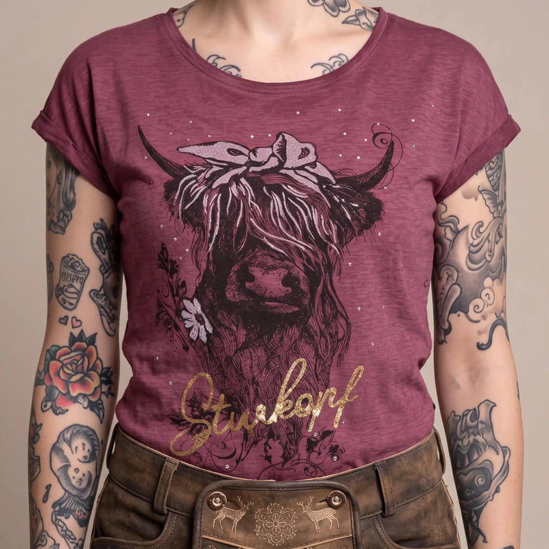 BRONJA Damen-Shirt Weinrot Druckdetail am Model – Hangowear