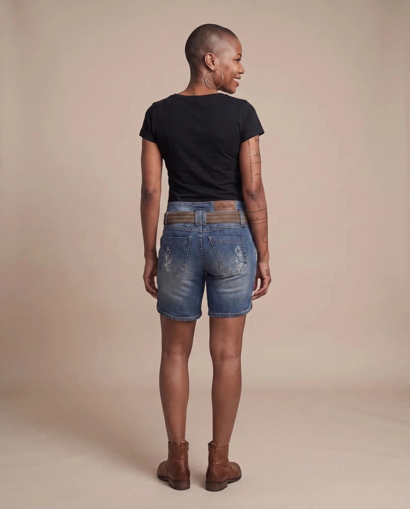 DOROTHEA LONGSHORT DENIM Damen-Hose Denim am Model, Rückansicht – Hangowear