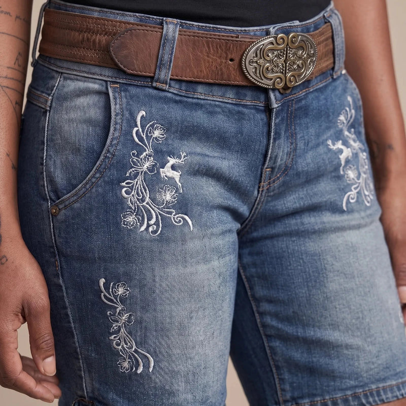 DOROTHEA LONGSHORT DENIM Damen-Hose Denim Detailansicht am Model – Hangowear
