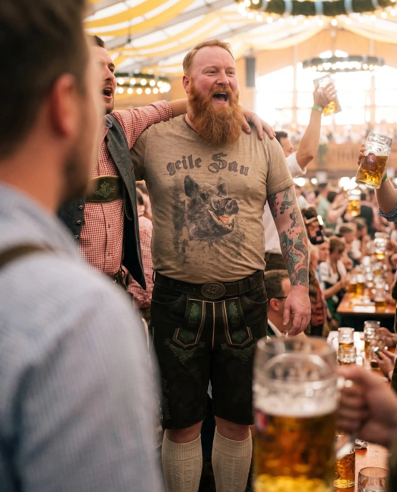 FEIKO Herren-Shirt Hellbraun am Model im Festzelt – Hangowear