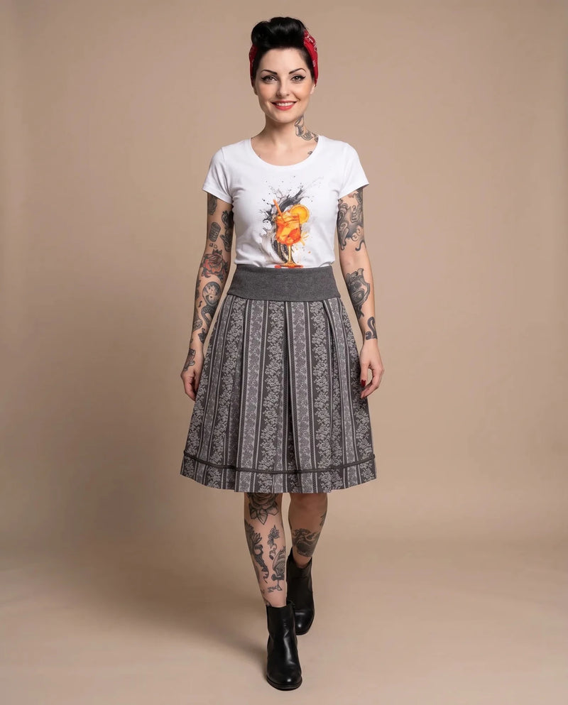 FENJA Damen-Shirt Weiß am Model in Bewegung – Hangowear