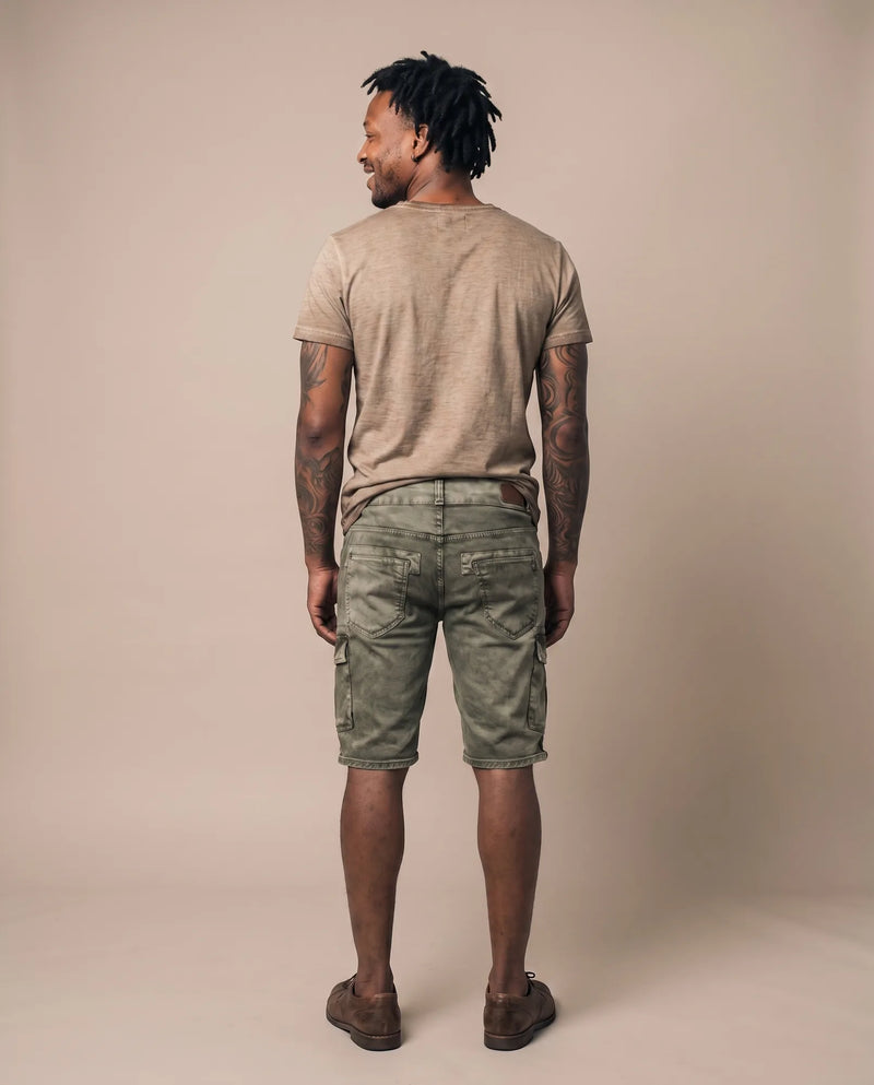 HECTOR CARGO Herren-Hose Army am Model, Rückansicht – Hangowear