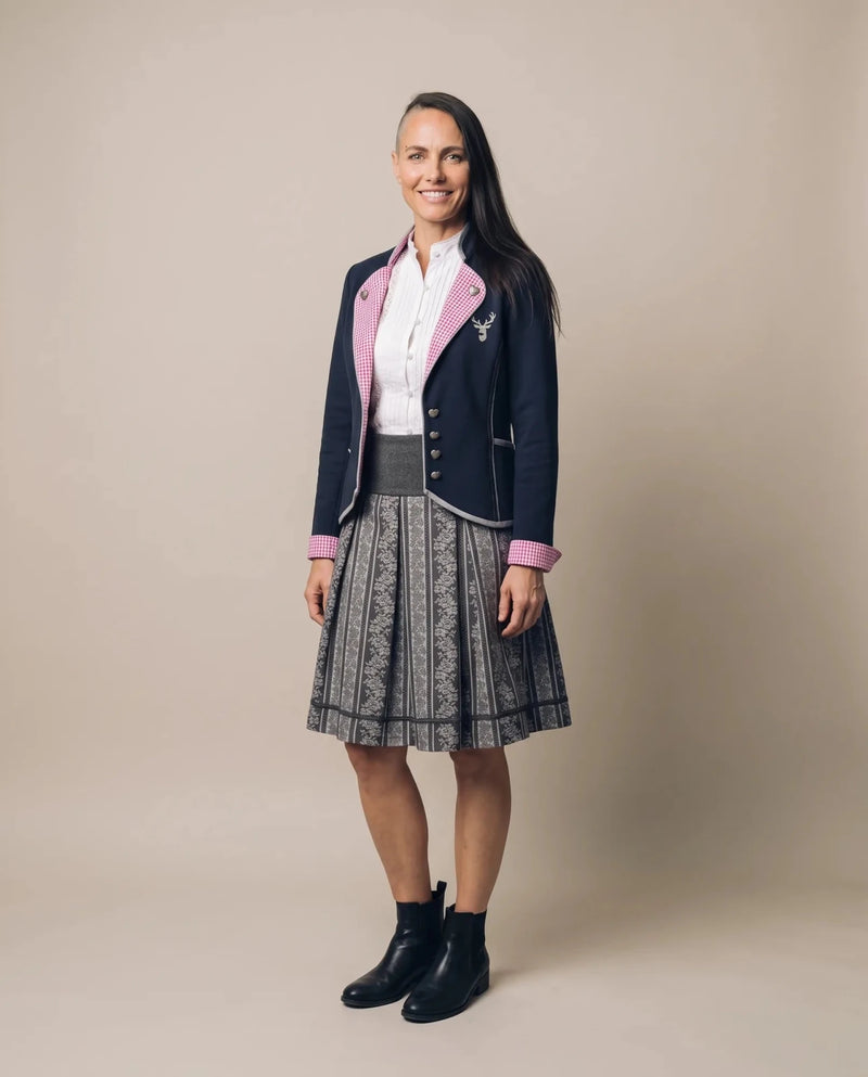 LARA Damen-Jacke Dunkelblau am Model, Vorderansicht – Hangowear