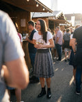 MARGA Damen-Shirt Weiß am Model beim Weinfest – Hangowear