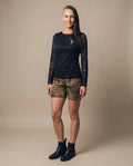 MISTY Damen-Shirt Schwarz am Model, Vorderansicht – Hangowear