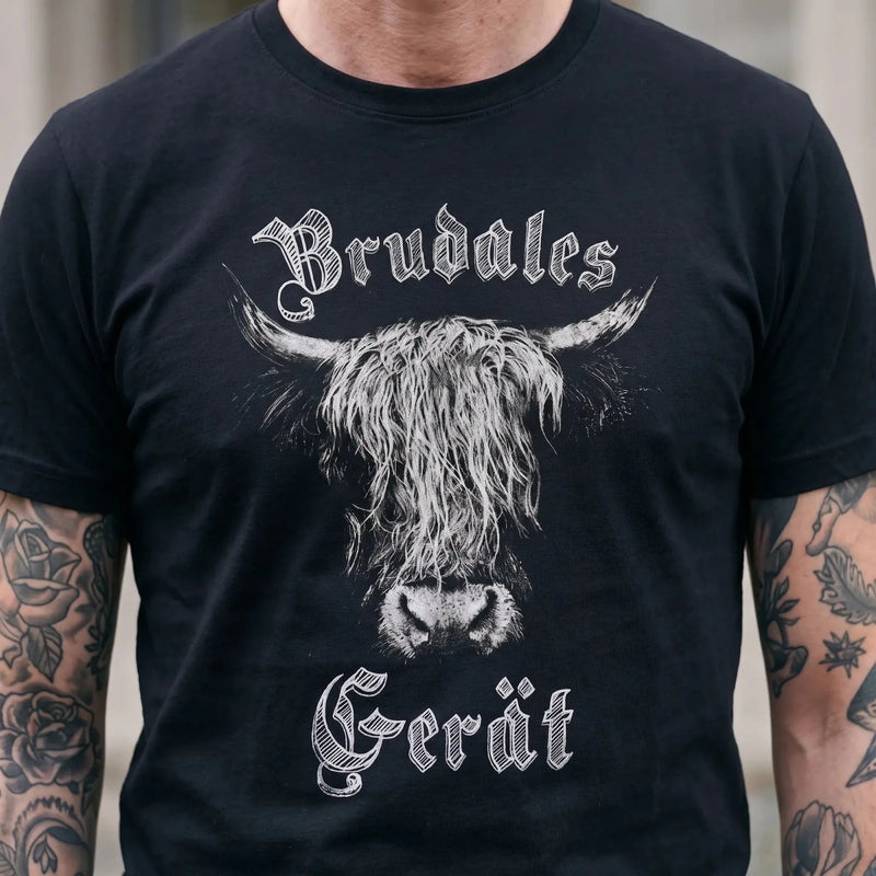 MONTY Herren-Shirt Schwarz Druckdetail am Model – Hangowear