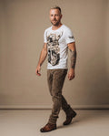 MORENO Herren-Shirt Weiß am Model in Bewegung – Hangowear