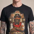 MORTEN Herren-Shirt Schwarz Druckdetail am Model – Hangowear