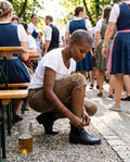 OVIDA BERMUDA Damen-Hose Schlamm am Model im Biergarten – Hangowear