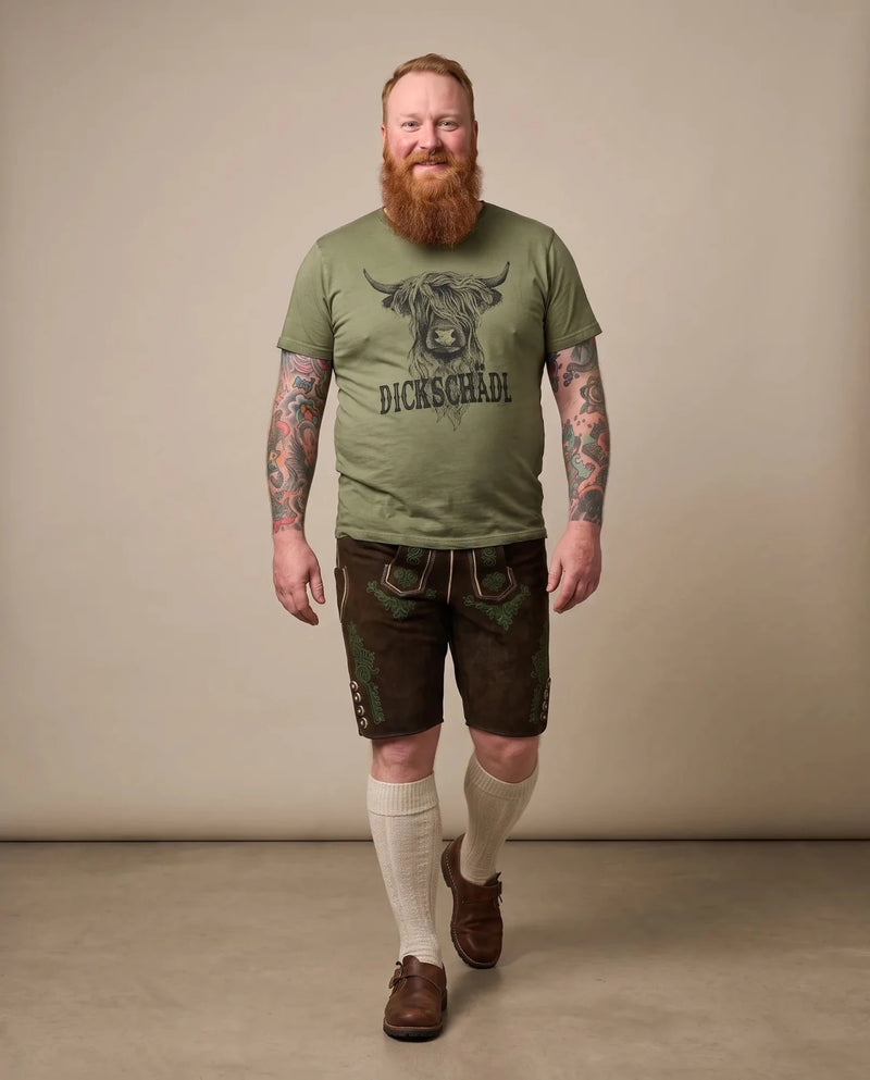 QANI MEN Herren-Shirt Oliv am Model in Bewegung – Hangowear