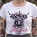 QUENTAYA WOMEN Damen-Shirt Weiß Druckdetail am Model – Hangowear