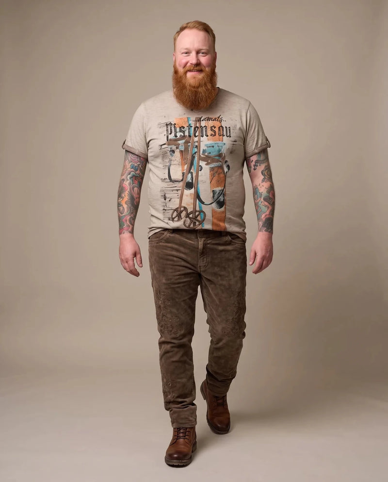 RETRO SKI Herren-Shirt Beige am Model in Bewegung – Hangowear