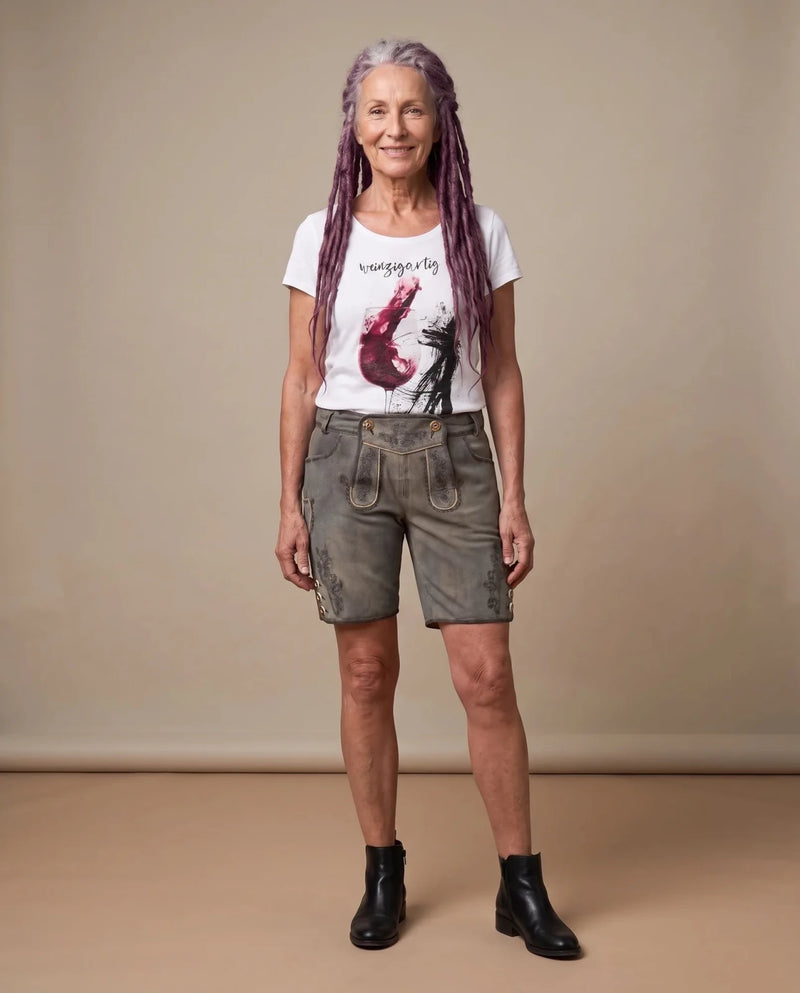 WEINZIGARTIG Damen-Shirt Weiß am Model, Vorderansicht – Hangowear