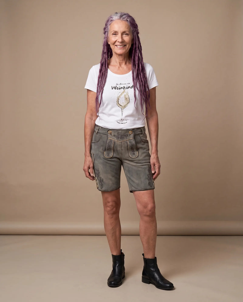WEIßWEINKIND Damen-Shirt Weiß am Model, Vorderansicht – Hangowear