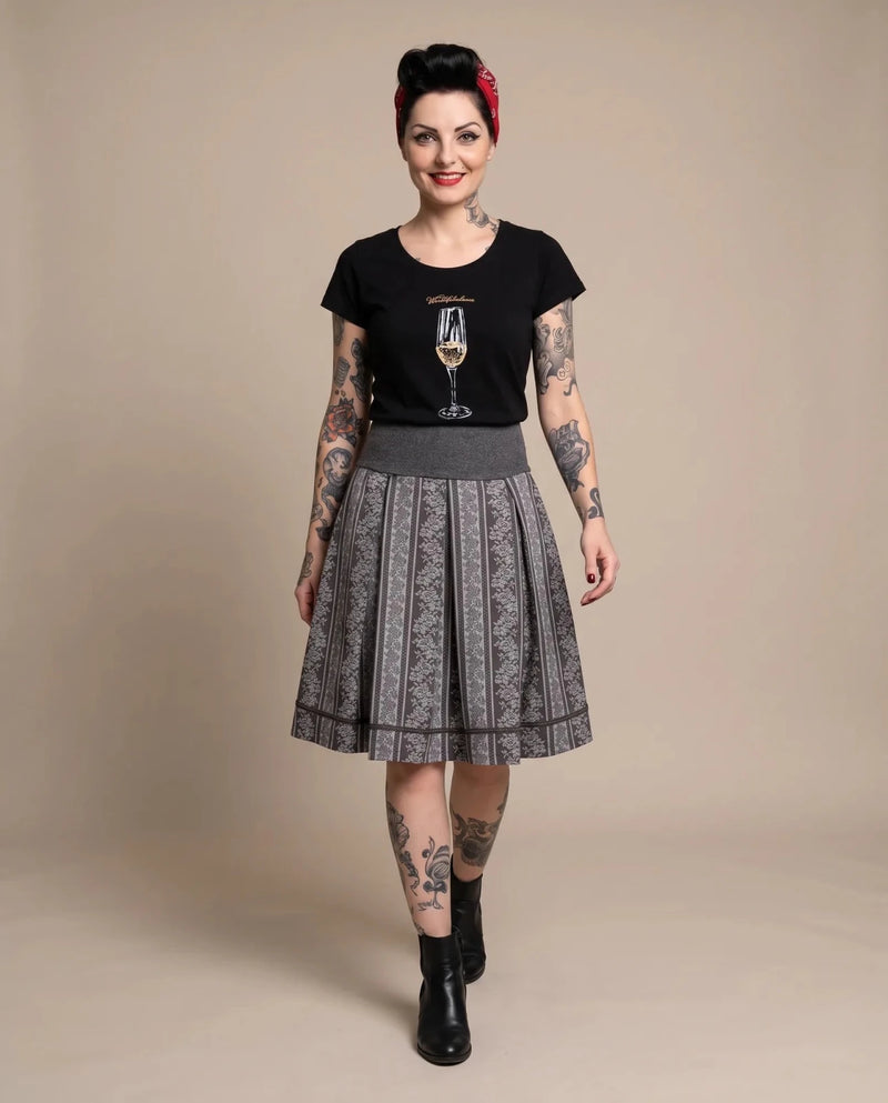 WORKLIFEBALANCE Damen-Shirt Schwarz am Model in Bewegung – Hangowear