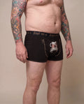 ZAPFHAHN Herren-Wäsche Schwarz am Model in Bewegung – Hangowear