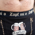 ZAPFHAHN Herren-Wäsche Schwarz Detailansicht am Model – Hangowear
