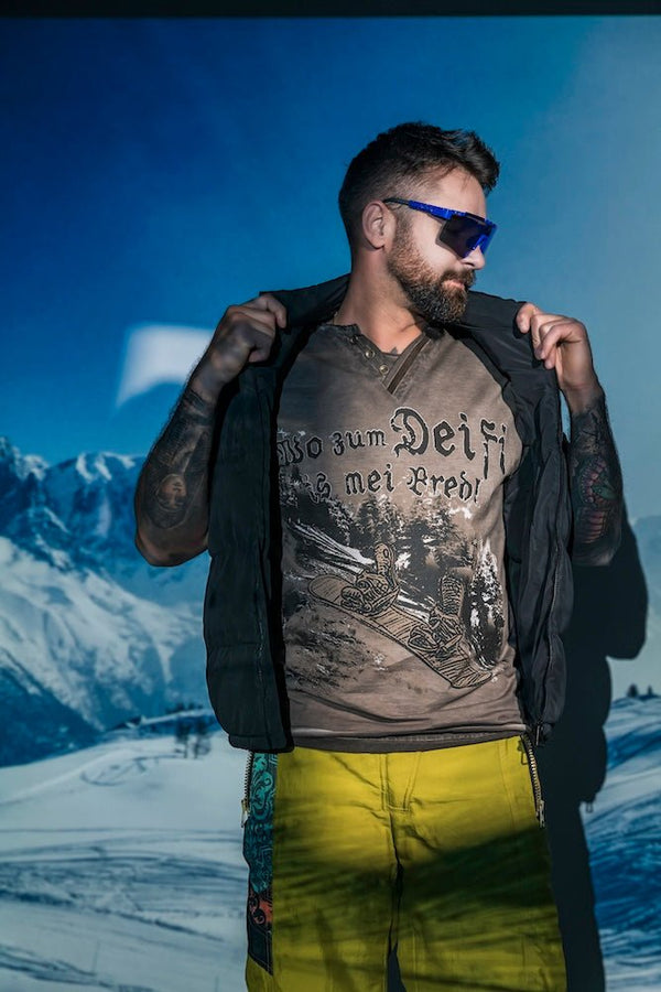 MODELL: SNOWBOARDER - T-Shirts & Polos - Trachtenflirt