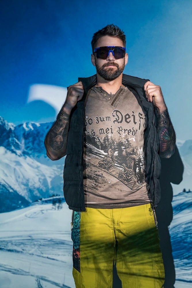 MODELL: SNOWBOARDER - T-Shirts & Polos - Trachtenflirt