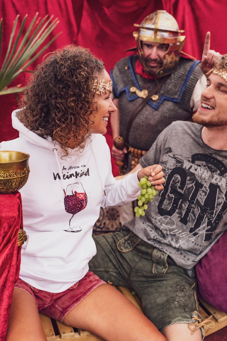 MODELL: WEINKIND HOODIE - Trachtenflirt